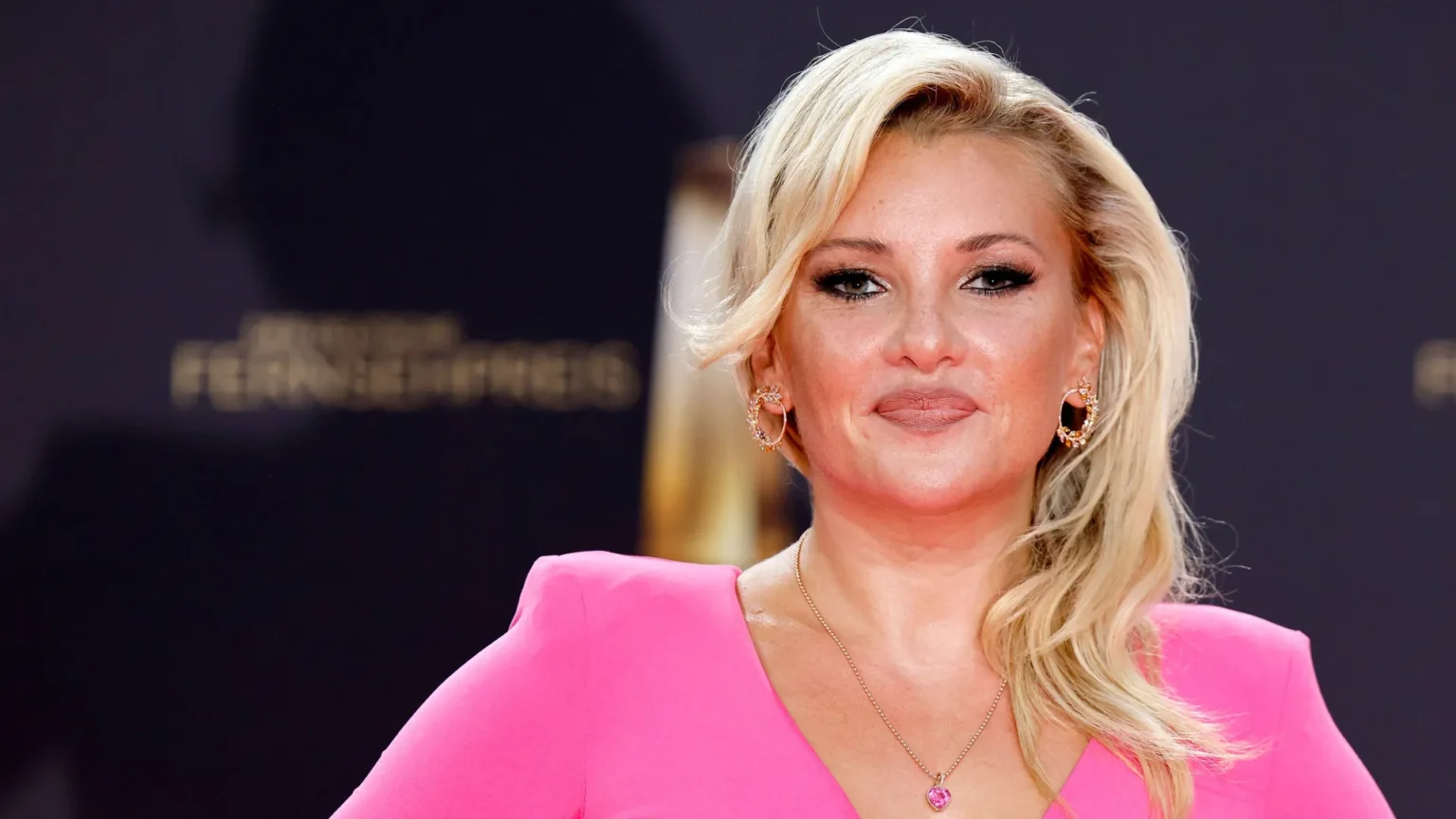 Evelyn Burdecki ungeschminkt: So natürlich zeigt sich der TV-Star ohne Make-up evelyn burdecki ungeschminkt